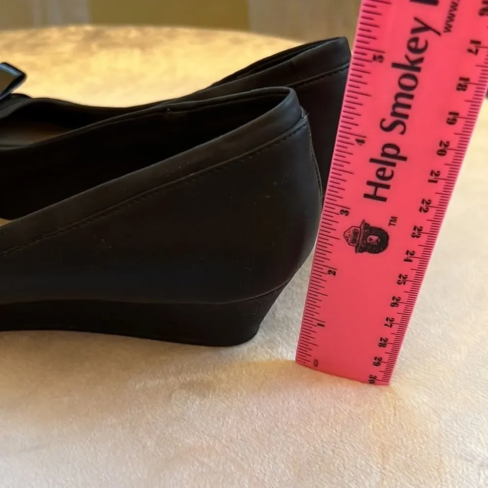 Bandolino Sz 8.5 *Classic-Chic*  Wedge Bow Toe Dress Shoes EUC